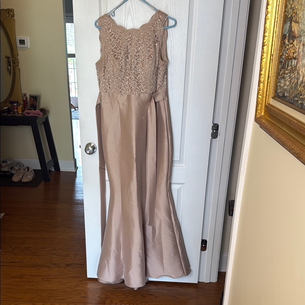 Elegant Lace Evening Gown